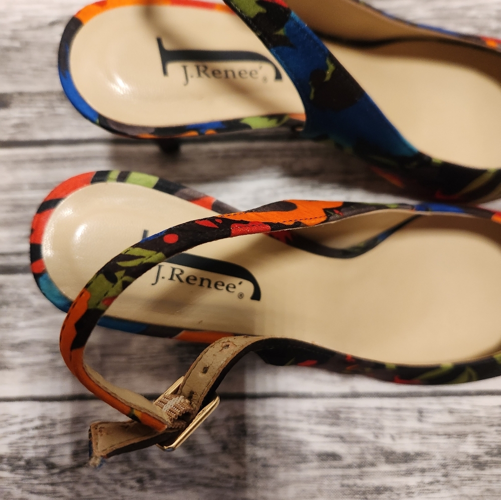J.Renee Multi-Colored Heels with‎ Floral Pattern and Gold Toe - Picture 7 of 10